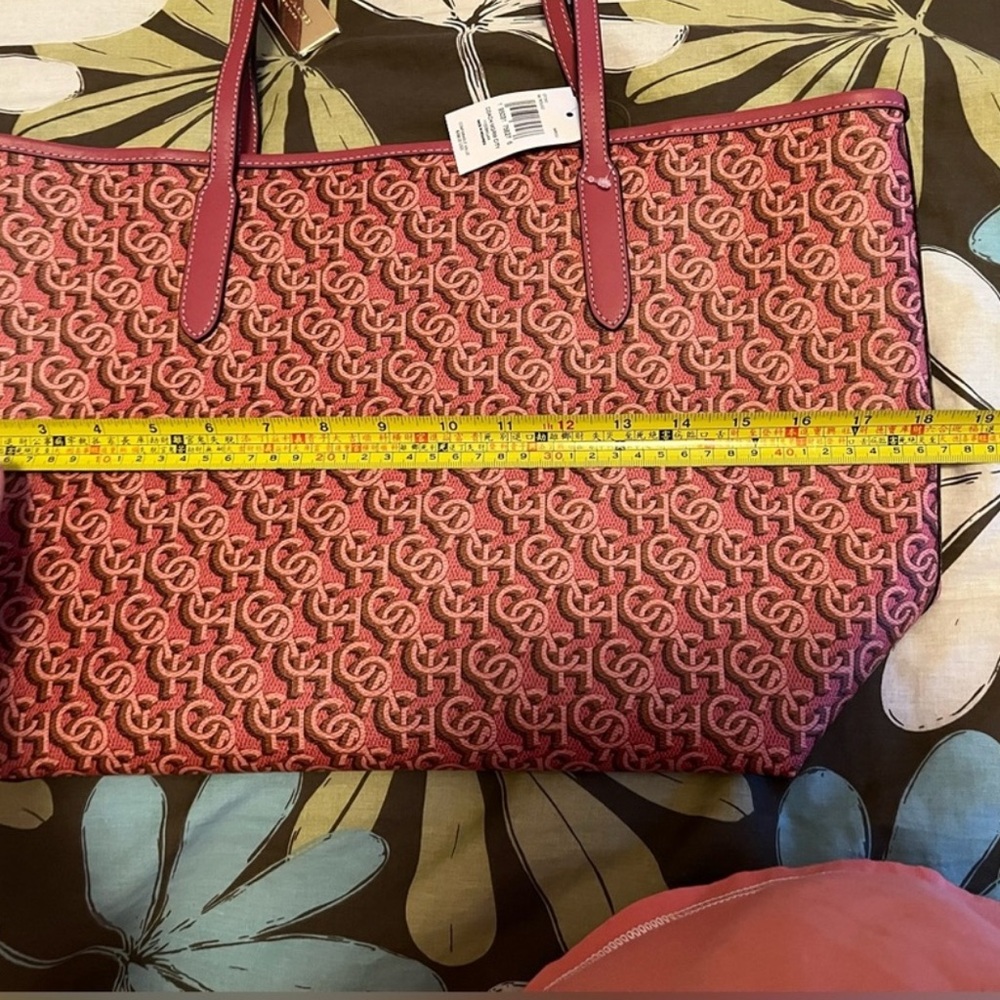 Coach Elegant Pink Patterned Tote Bag - Picture 2 of 3